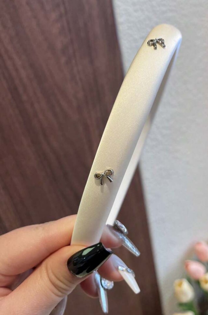 طوق رفيع بقماش ناعم