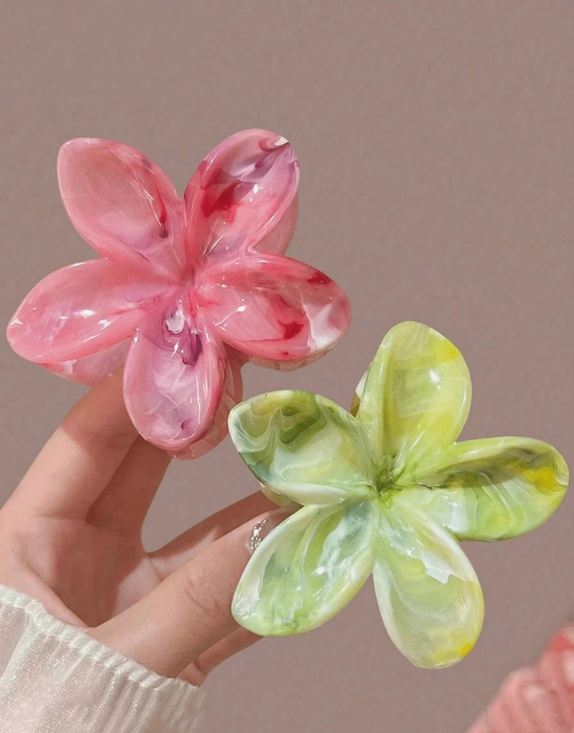 مشبك شعر بشكل وردة مميزة