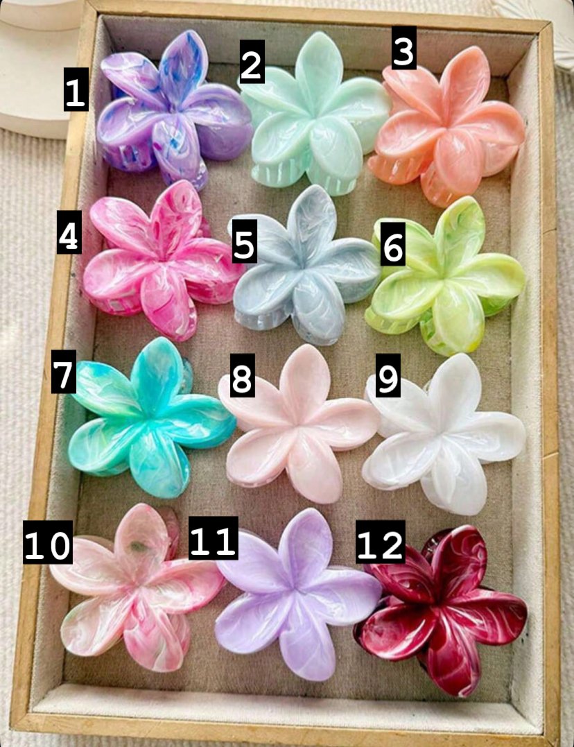 مشبك شعر بشكل وردة مميزة